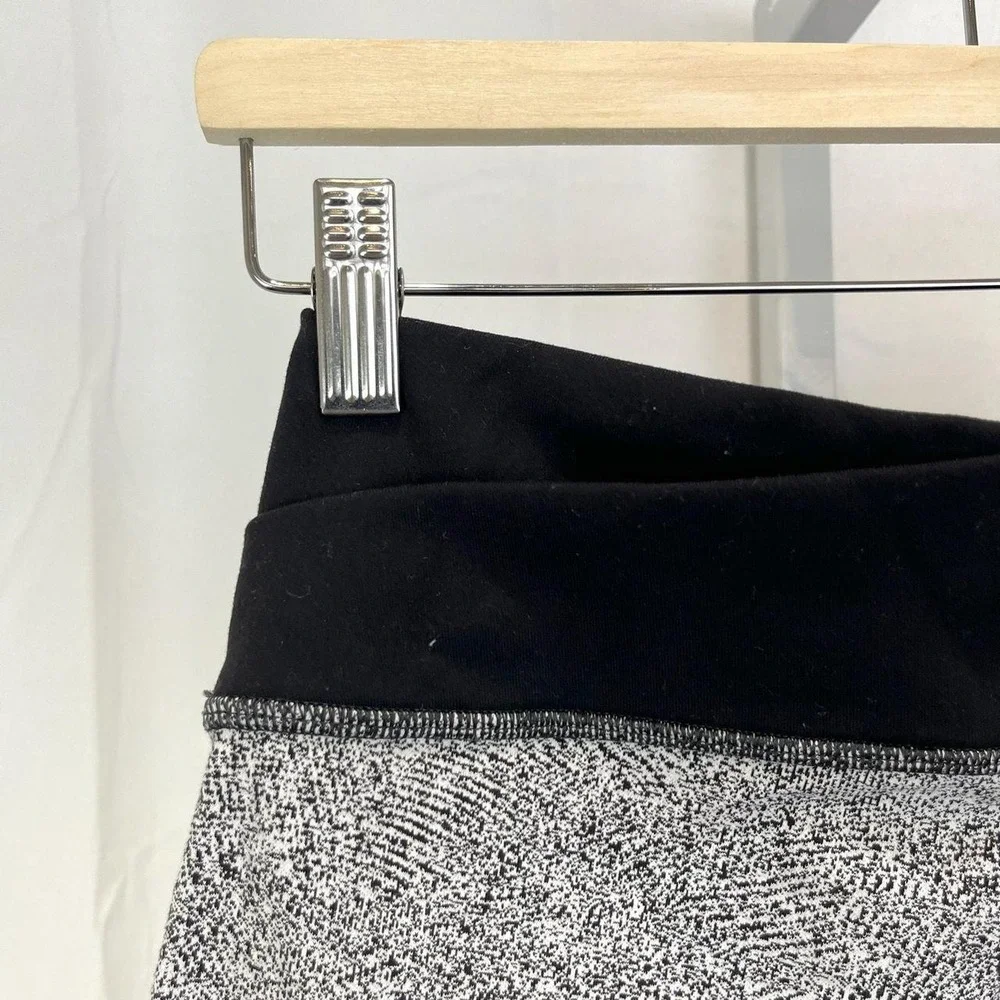 Vtg y2k Lululemon Astro Pants in Inverted Feathered Jacquard White / Black
